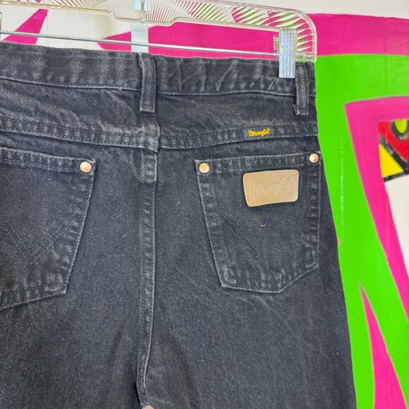 Wrangler, Classic Black Straight-Leg Jeans Timeless Design. Size 16 Reg. - Picture 4 of 7